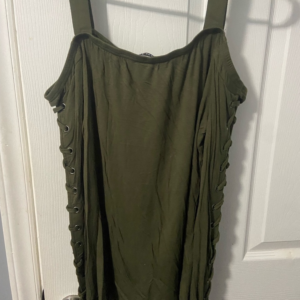 Venus Olive Green Open-Shoulder Lace-Up Sleeve Top – Size M
 Olive Green Apparel